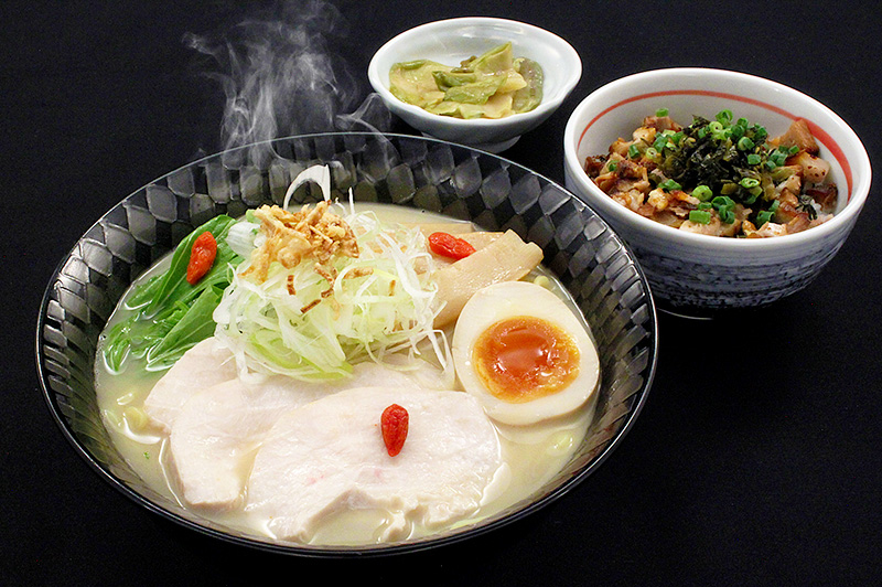 鶏白湯ラーメンとミニチャーシュー高菜丼