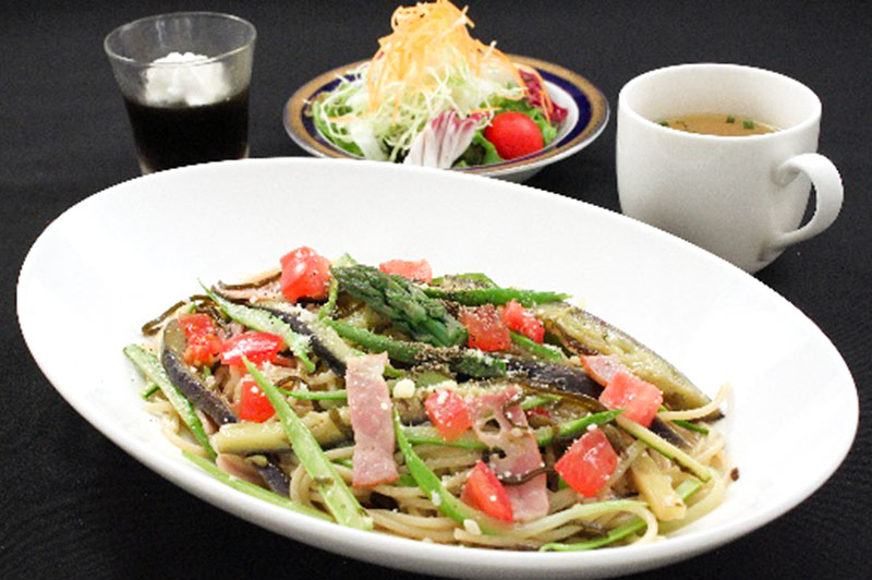 とちぎのナスとアスパラガスのペペロンチーノ